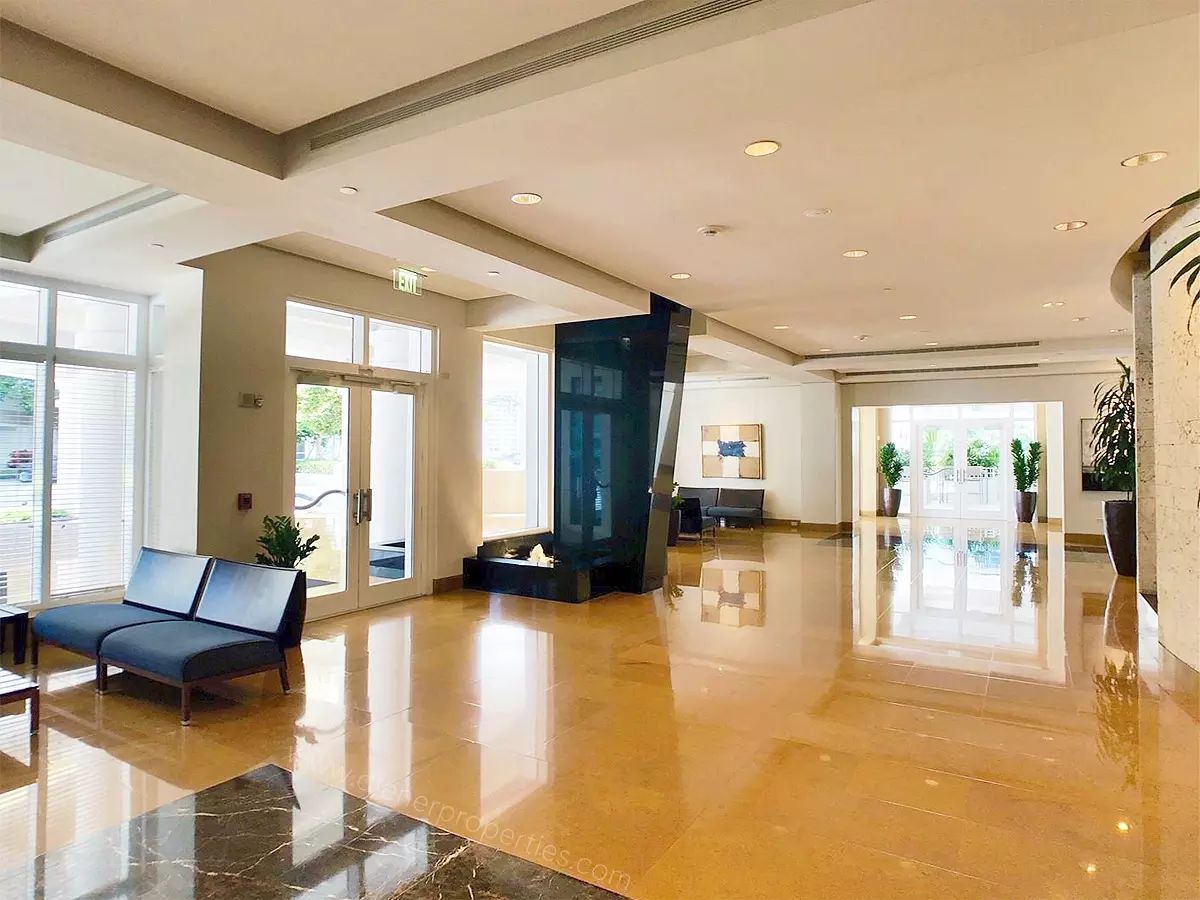 Courts Brickell Key - Lobby