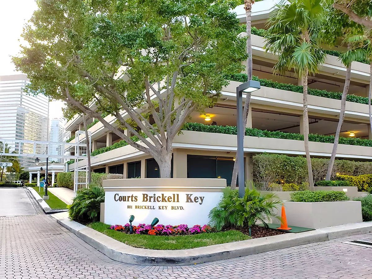 Courts Brickell Key - Logo