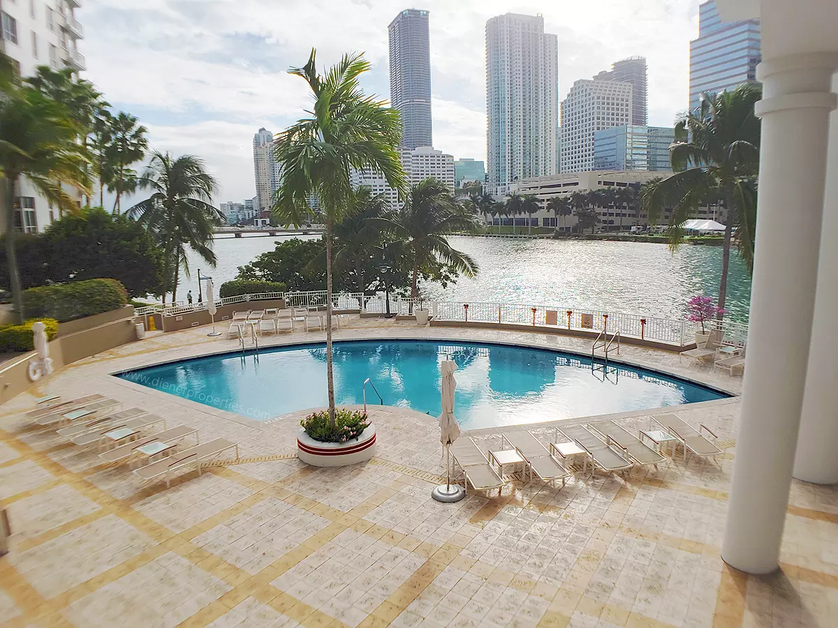 Courts Brickell Key - Pool