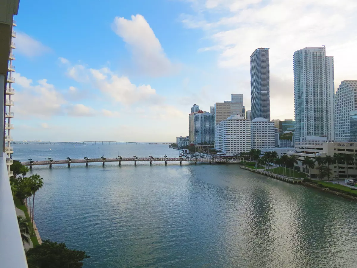 Courts Brickell Key - View